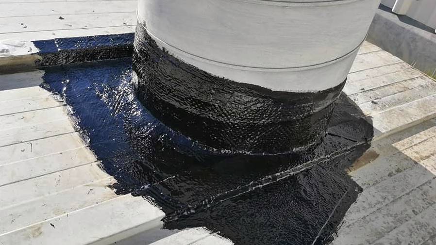 Impermeabilización de conductos de salida de aire en techos de naves